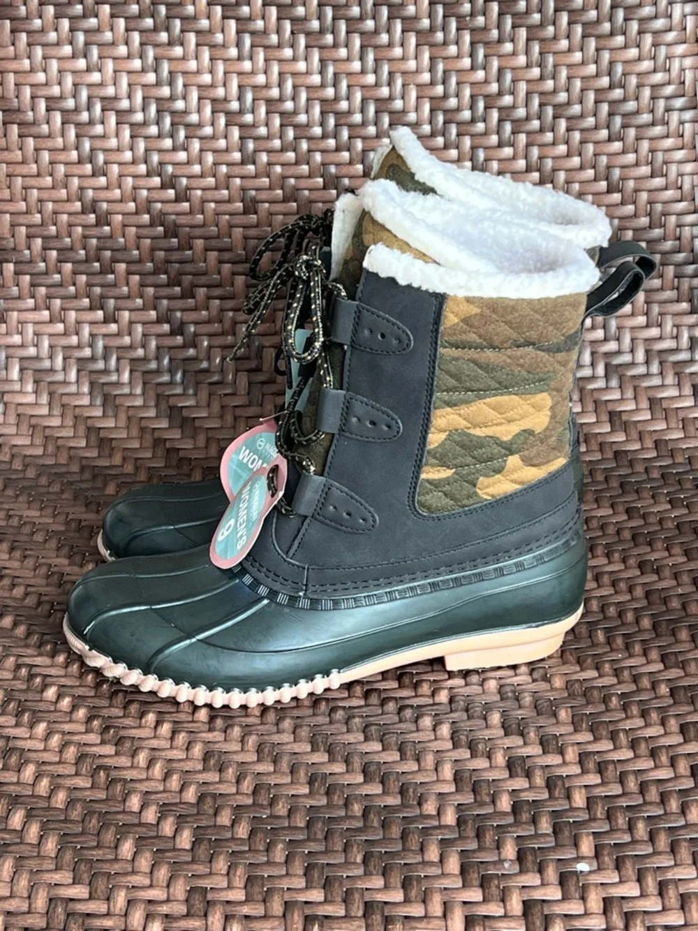Magellan Outdoors Camouflage Winter Duck Boots Size 9 Waterproof Fleece Lined